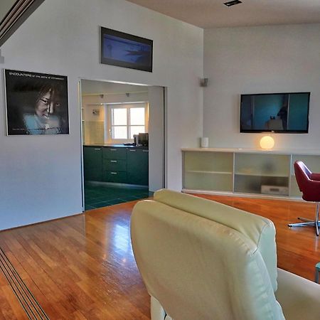 Poet Apartment Ljubljana Buitenkant foto