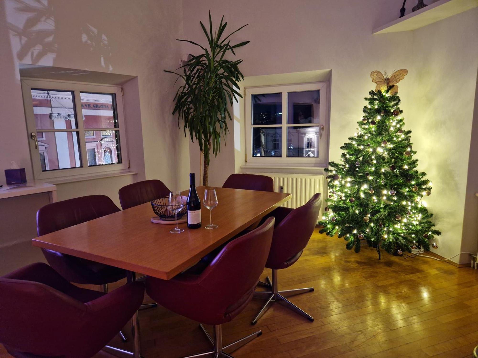 Poet Apartment Ljubljana Buitenkant foto